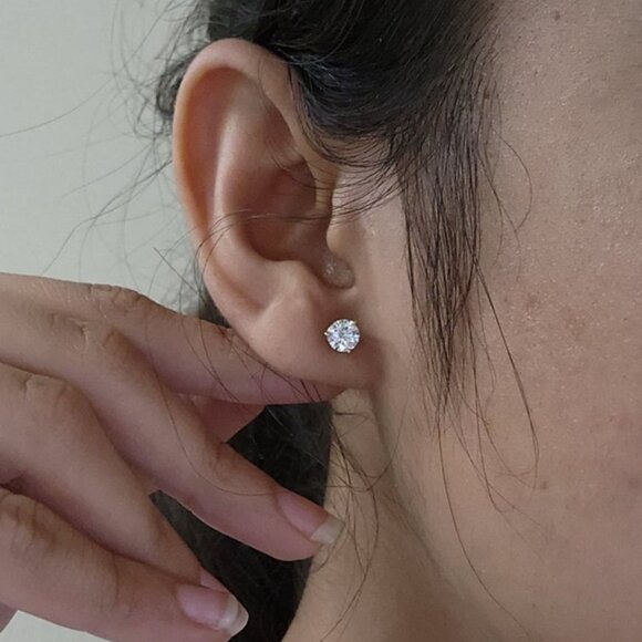 18Kt Gold 1 Ct 3 Prong Lab Grown Diamond Studs Earrings - Picture 6 of 6